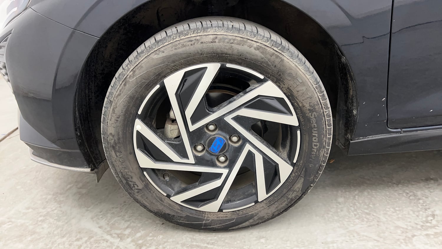 Used 2024 Hyundai New i20 Asta (O) 1.2 IVT Petrol Automatic tyres LEFT FRONT TYRE RIM VIEW