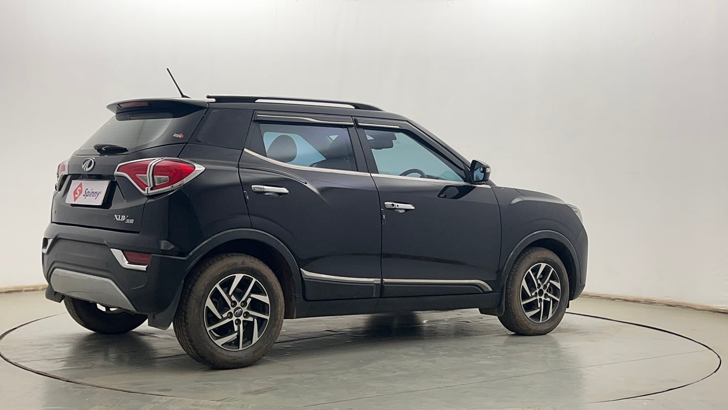 Used 2022 Mahindra XUV 300 W8 (O) 1.2 Petrol Petrol Manual exterior RIGHT REAR CORNER VIEW