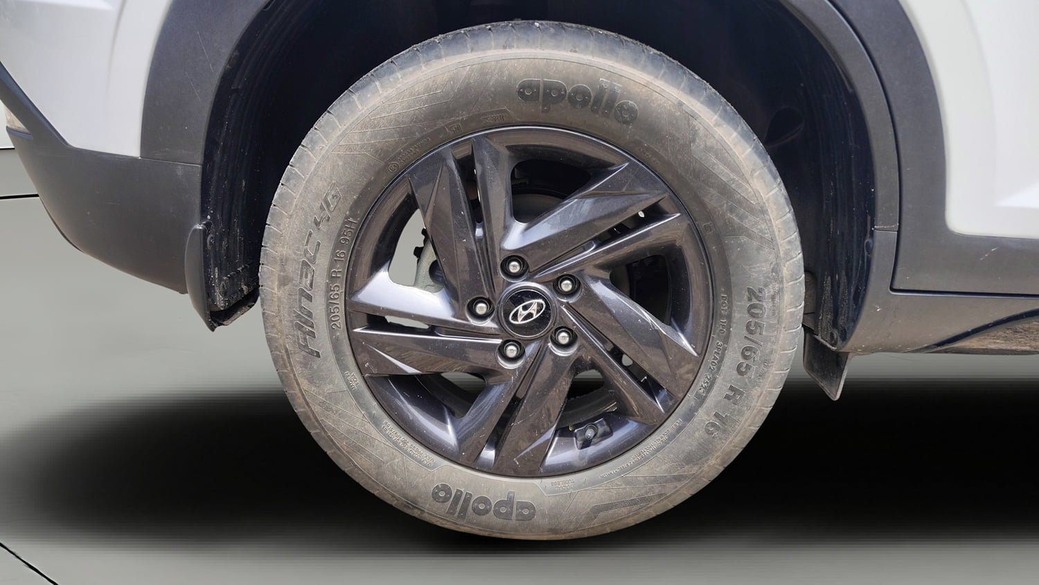 Used 2023 Hyundai Creta S Plus 1.5 Petrol Knight Petrol Manual tyres RIGHT REAR TYRE RIM VIEW