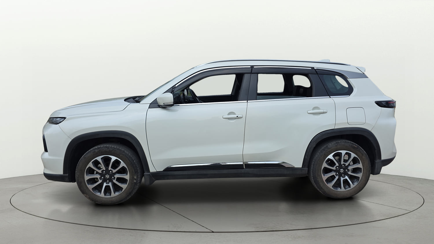 Used 2023 Maruti Suzuki Grand Vitara Zeta Smart Hybrid Petrol Manual exterior LEFT SIDE VIEW