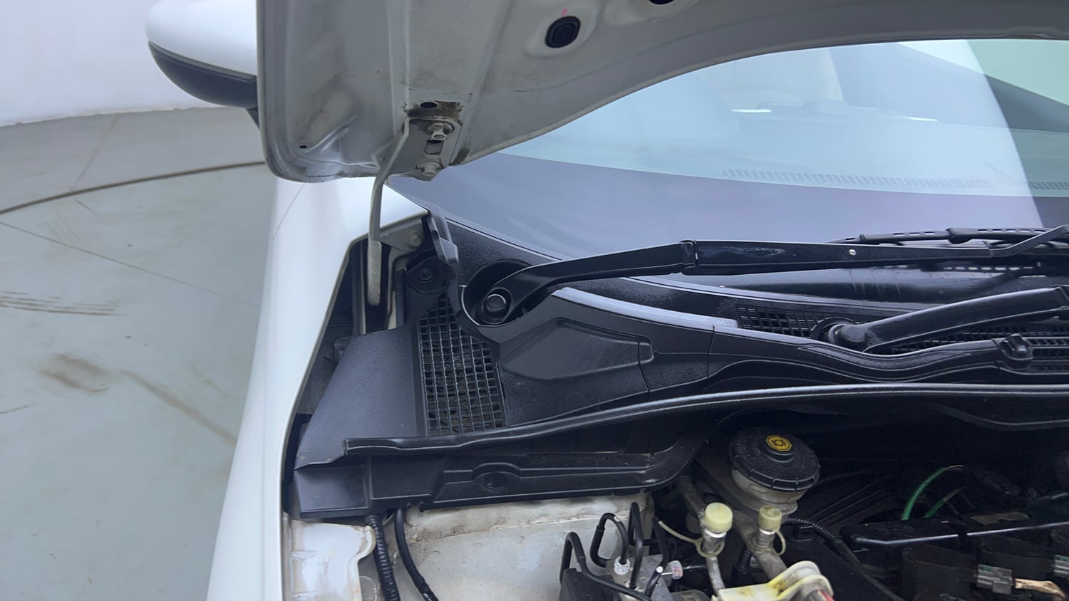 Used 2021 Honda City ZX Petrol Petrol Manual engine ENGINE RIGHT SIDE HINGE & APRON VIEW