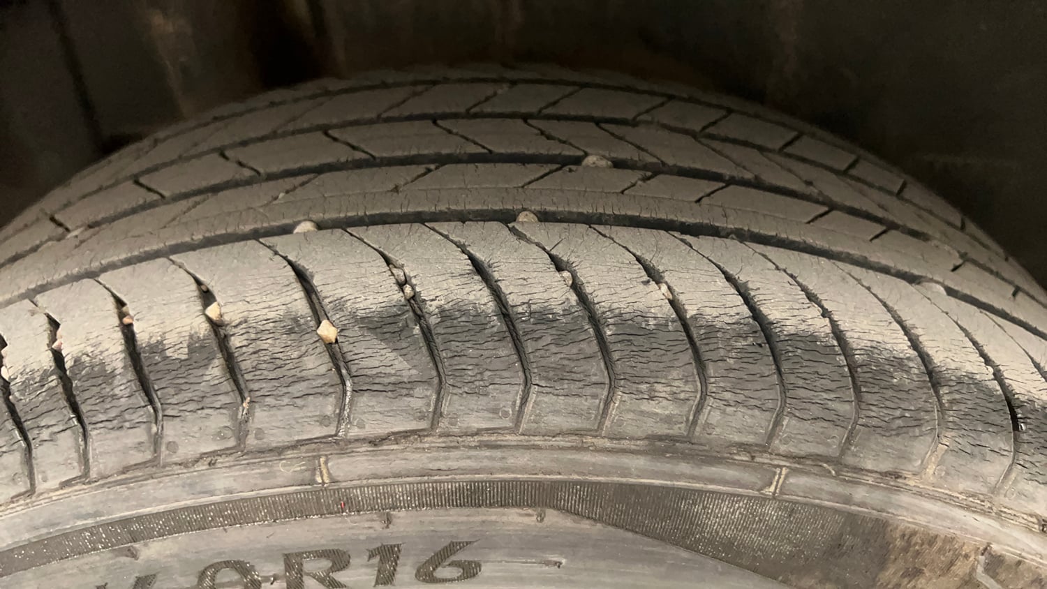 Used 2022 maruti-suzuki Vitara Brezza VXi Petrol Manual tyres RIGHT REAR TYRE TREAD VIEW