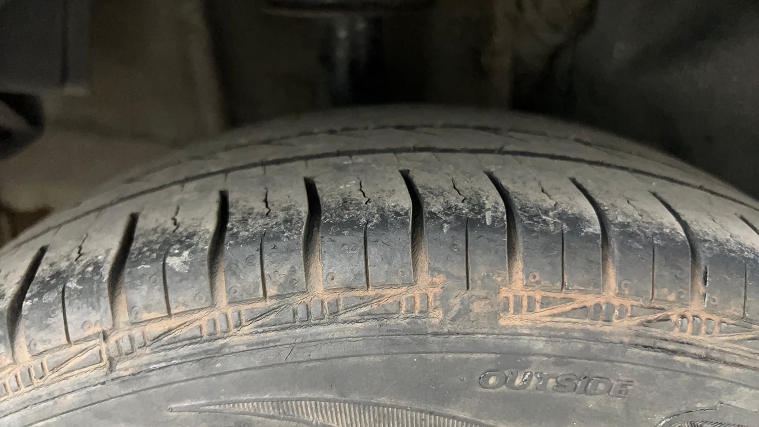Used 2018 Tata Tiago Revotron XZ Petrol Manual tyres RIGHT REAR TYRE TREAD VIEW