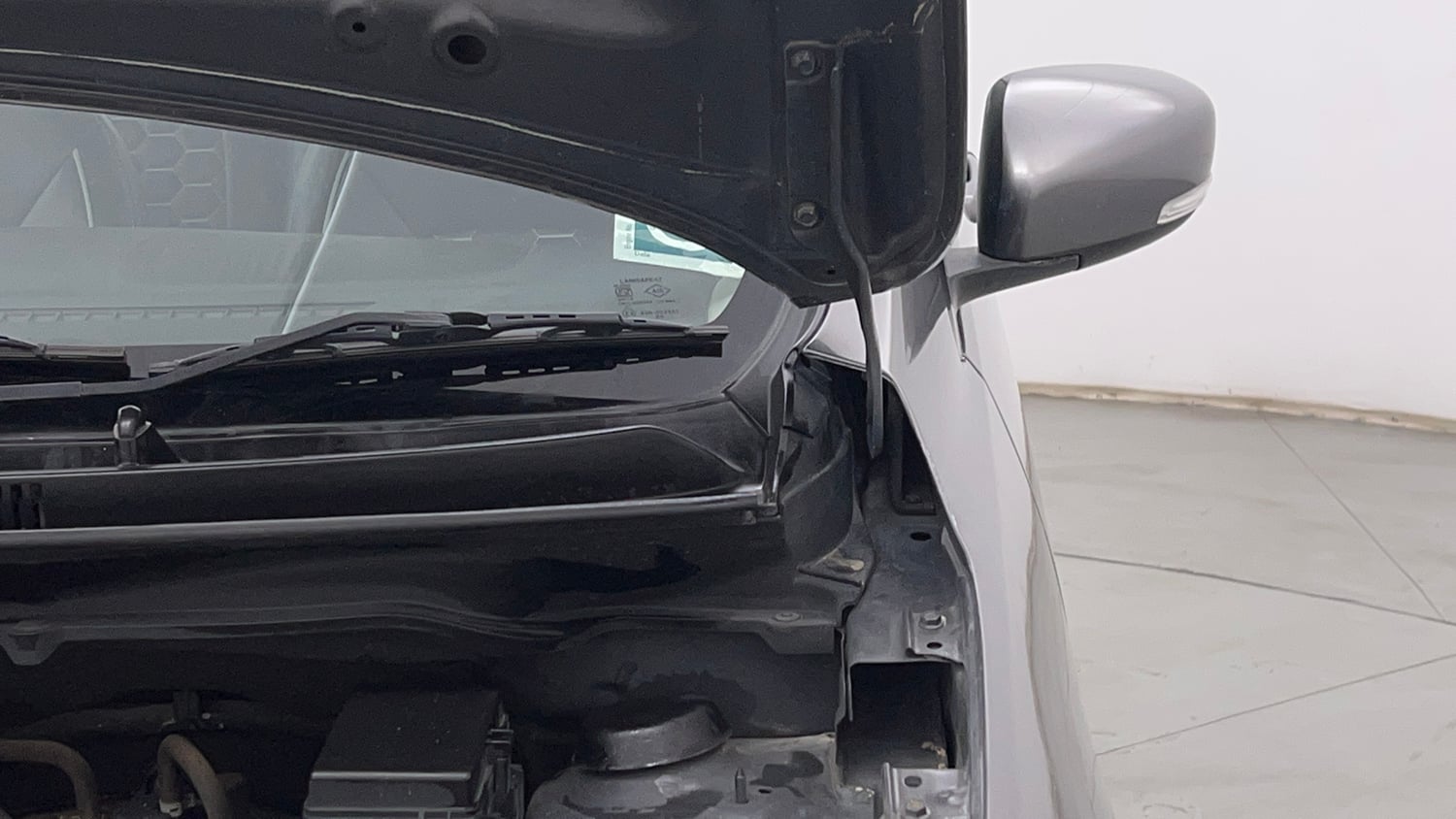Used 2016 Maruti Suzuki Celerio ZXi AMT Petrol Automatic engine ENGINE LEFT SIDE HINGE & APRON VIEW