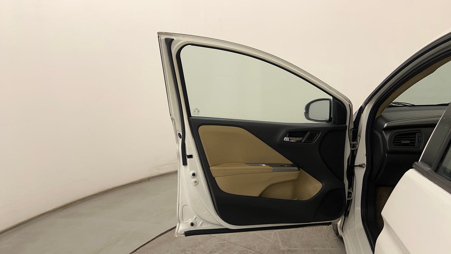 Used 2015 Honda City VX CVT Petrol Automatic interior LEFT FRONT DOOR OPEN VIEW