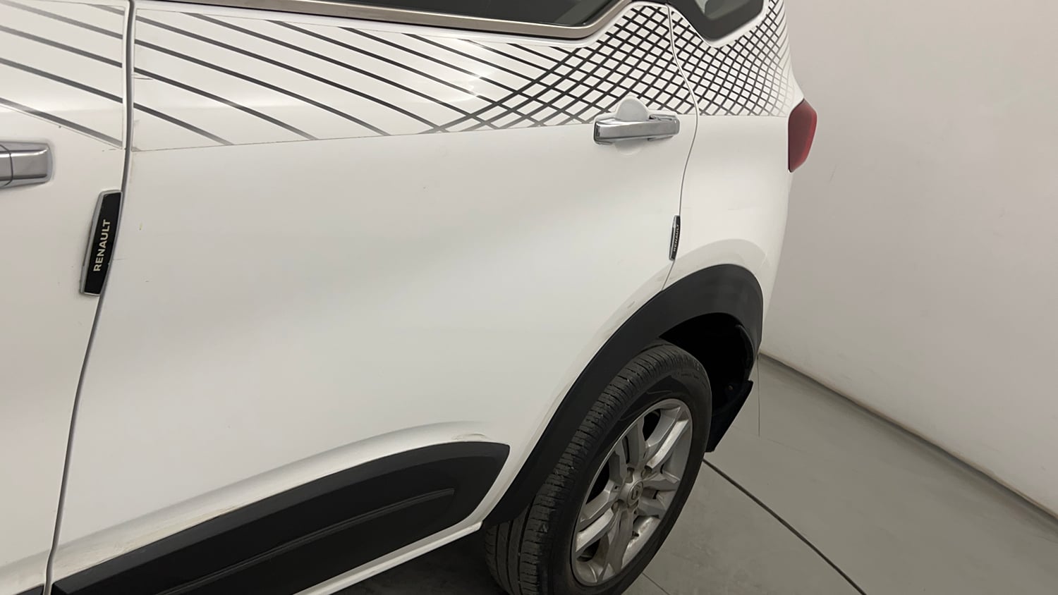 Used 2023 Renault Triber RXZ Petrol Manual dents MINOR SCRATCH