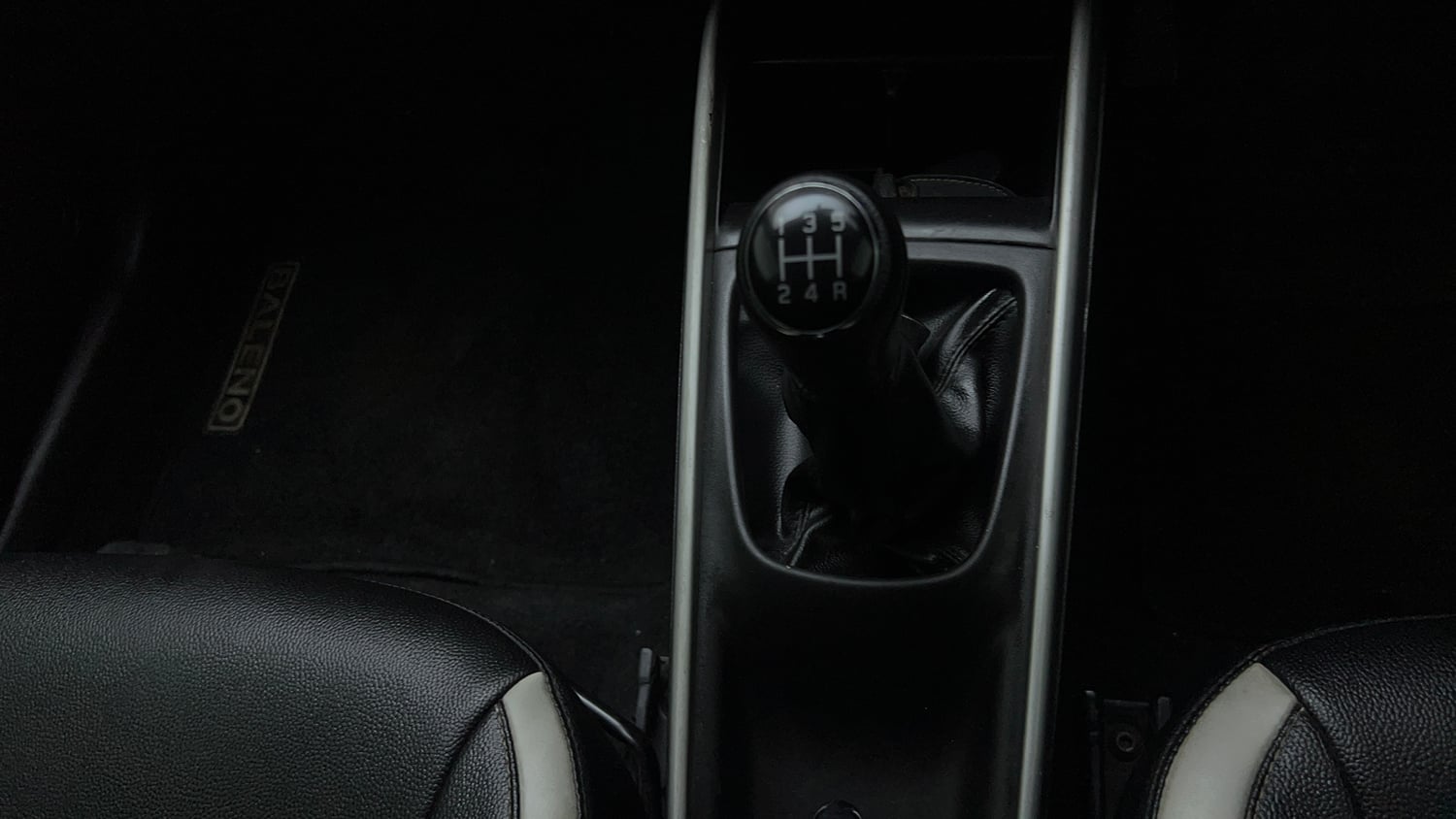 Used 2018 Maruti Suzuki Baleno Alpha 1.2 Petrol Manual interior GEAR  KNOB VIEW