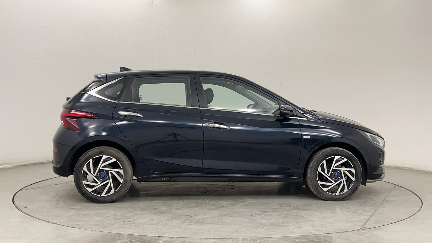 Used 2024 Hyundai New i20 Asta (O) 1.2 IVT Petrol Automatic exterior RIGHT SIDE VIEW