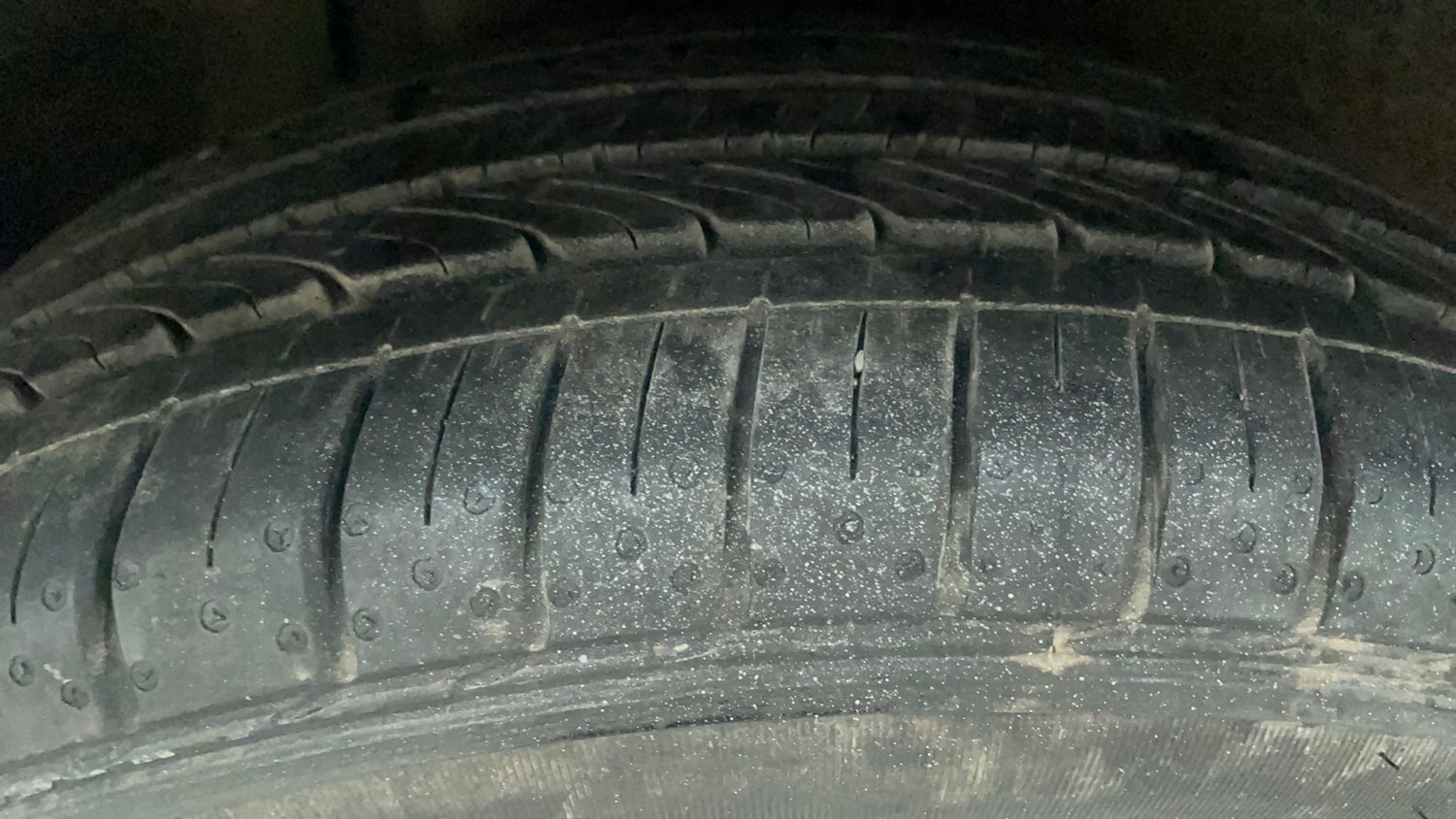 Used 2016 Maruti Suzuki Baleno Alpha 1.2 Petrol Manual tyres RIGHT REAR TYRE TREAD VIEW