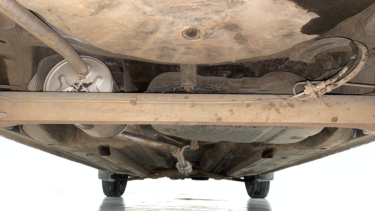Used 2019 Renault Kwid 1.0 RXT AMT Opt Petrol Automatic extra REAR UNDERBODY VIEW (TAKEN FROM REAR)
