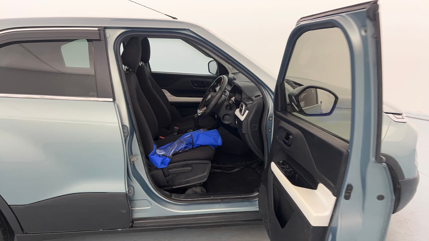 Used 2022 Tata Punch Accomplished MT Petrol Manual interior RIGHT SIDE FRONT DOOR CABIN VIEW