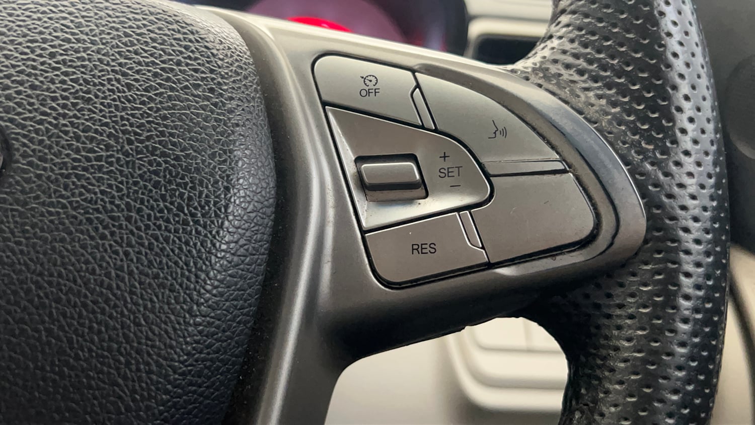 Used 2022 Mahindra XUV 300 W8 (O) 1.2 Petrol Petrol Manual top_features Cruise control