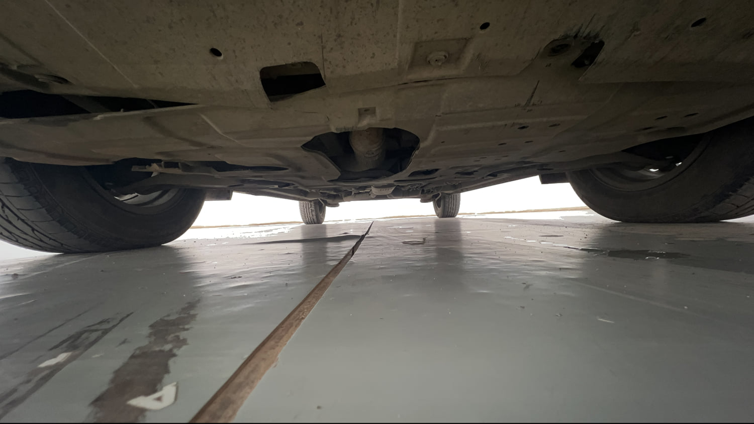 Used 2022 Mahindra XUV 300 W8 (O) 1.2 Petrol Petrol Manual extra FRONT LEFT UNDERBODY VIEW