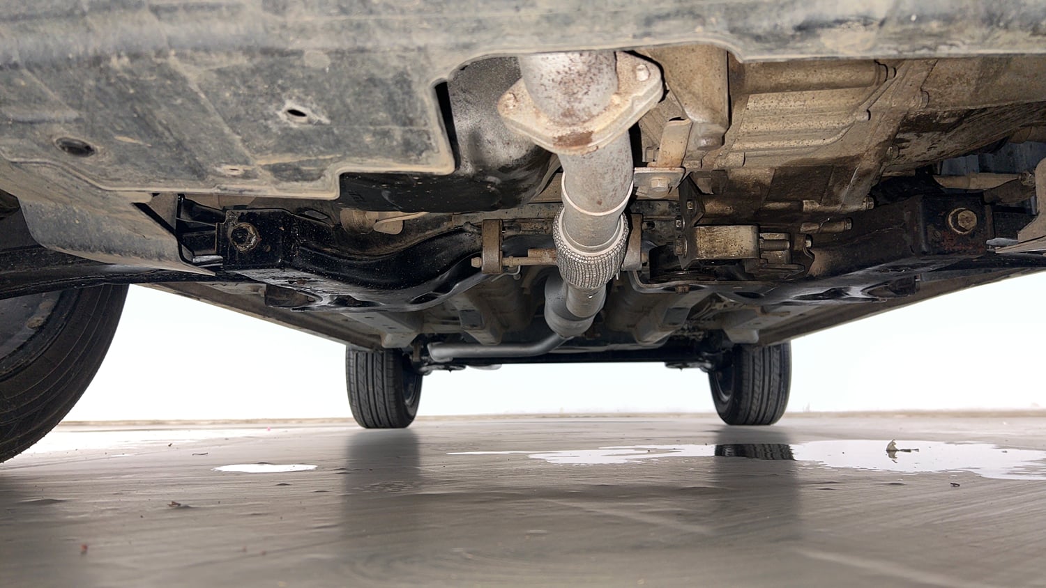 Used 2020 Tata Nexon XZ Plus (O) Dual Tone Petrol Manual extra FRONT LEFT UNDERBODY VIEW