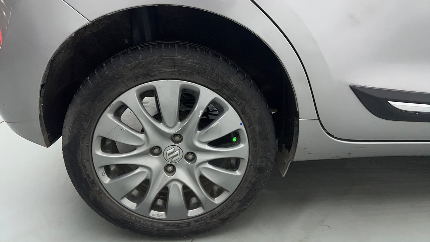 Used 2018 Maruti Suzuki Baleno Alpha 1.2 Petrol Manual tyres RIGHT REAR TYRE RIM VIEW