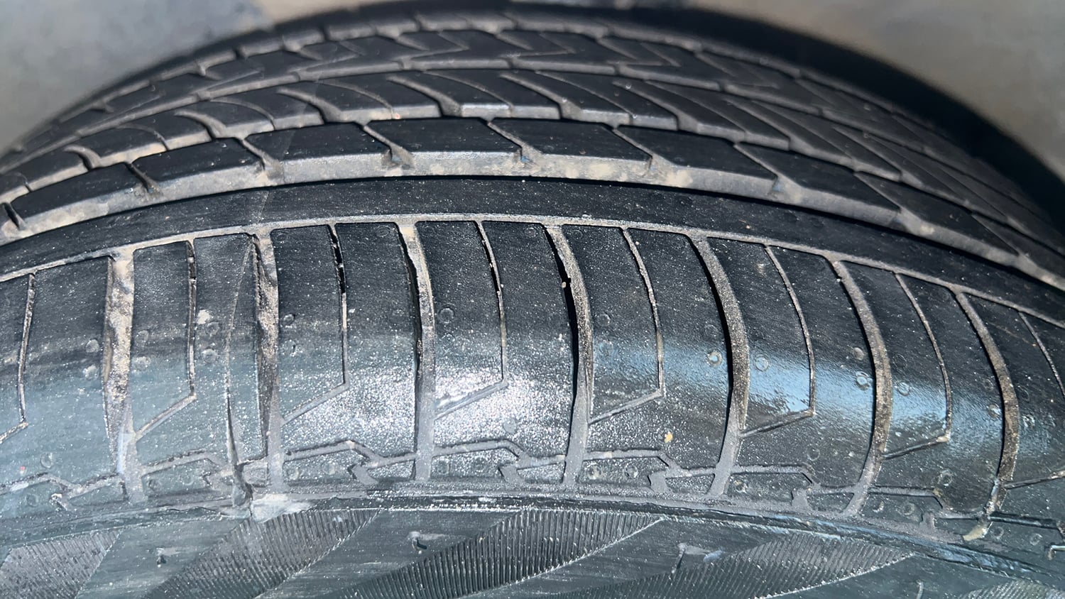 Used 2021 Hyundai Verna SX (O) 1.0 Turbo DCT Petrol Automatic tyres LEFT FRONT TYRE TREAD VIEW
