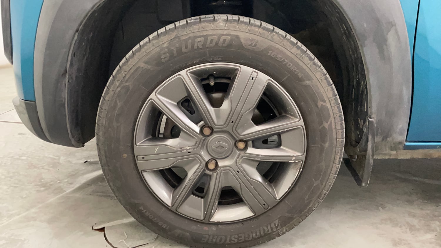 Used 2020 Renault Kwid CLIMBER 1.0 AMT Opt Petrol Automatic tyres LEFT FRONT TYRE RIM VIEW