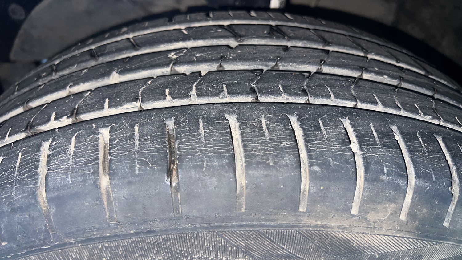 Used 2017 Maruti Suzuki Baleno Zeta 1.2 Petrol Manual tyres LEFT FRONT TYRE TREAD VIEW