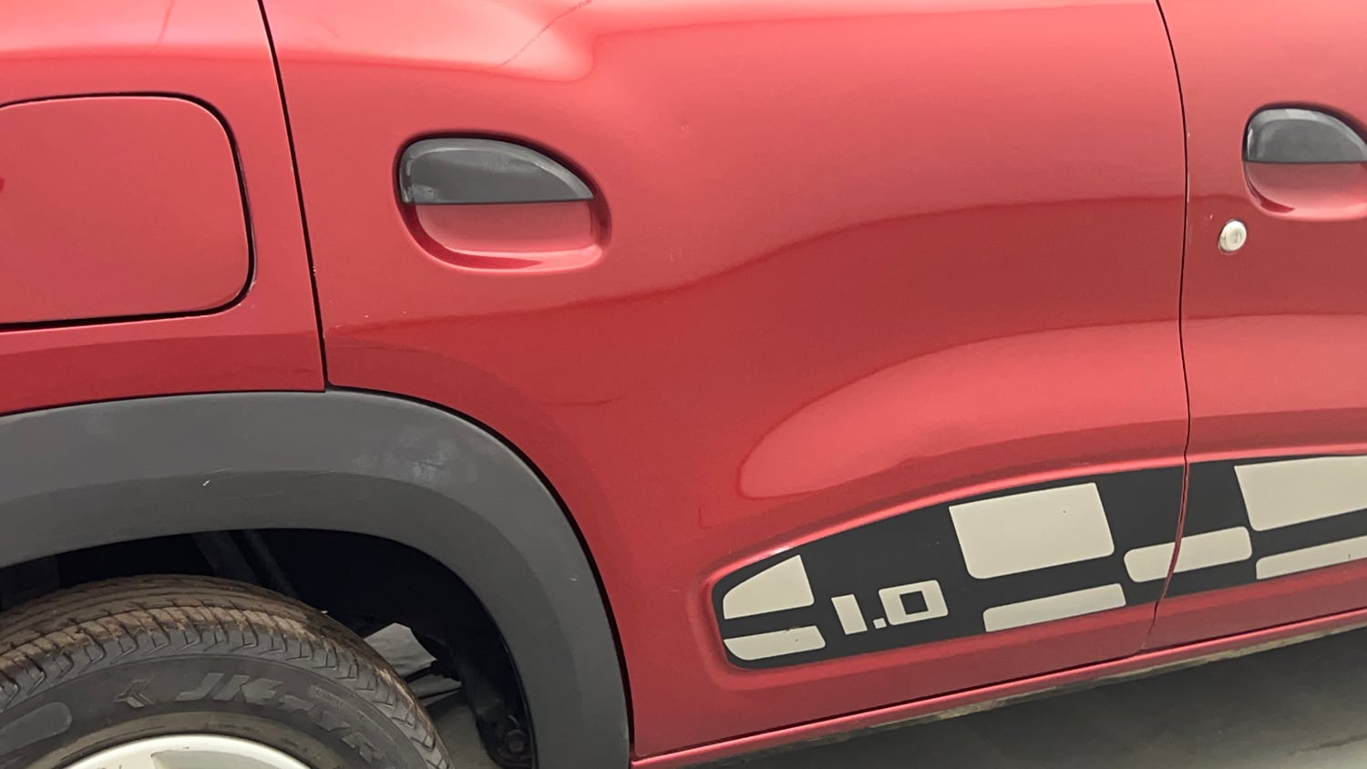 Used 2017 Renault Kwid 1.0 RXT AMT Opt Petrol Automatic dents MINOR DENT