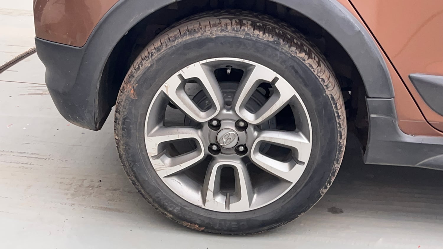 Used 2017 Hyundai i20 Active 1.2 SX Petrol Manual tyres RIGHT REAR TYRE RIM VIEW
