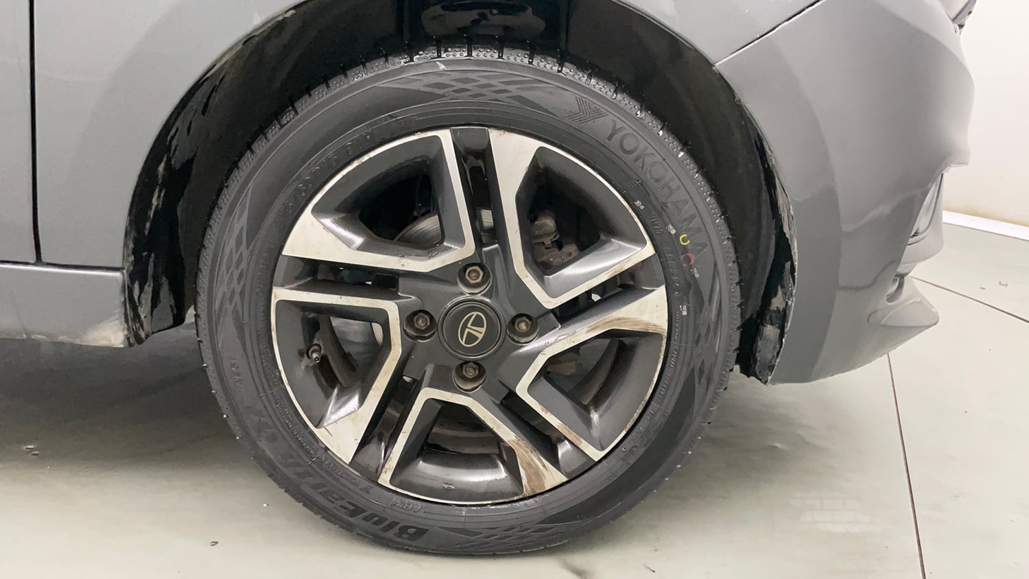 Used 2021 Tata Tiago XZ Plus Petrol Manual tyres RIGHT FRONT TYRE RIM VIEW