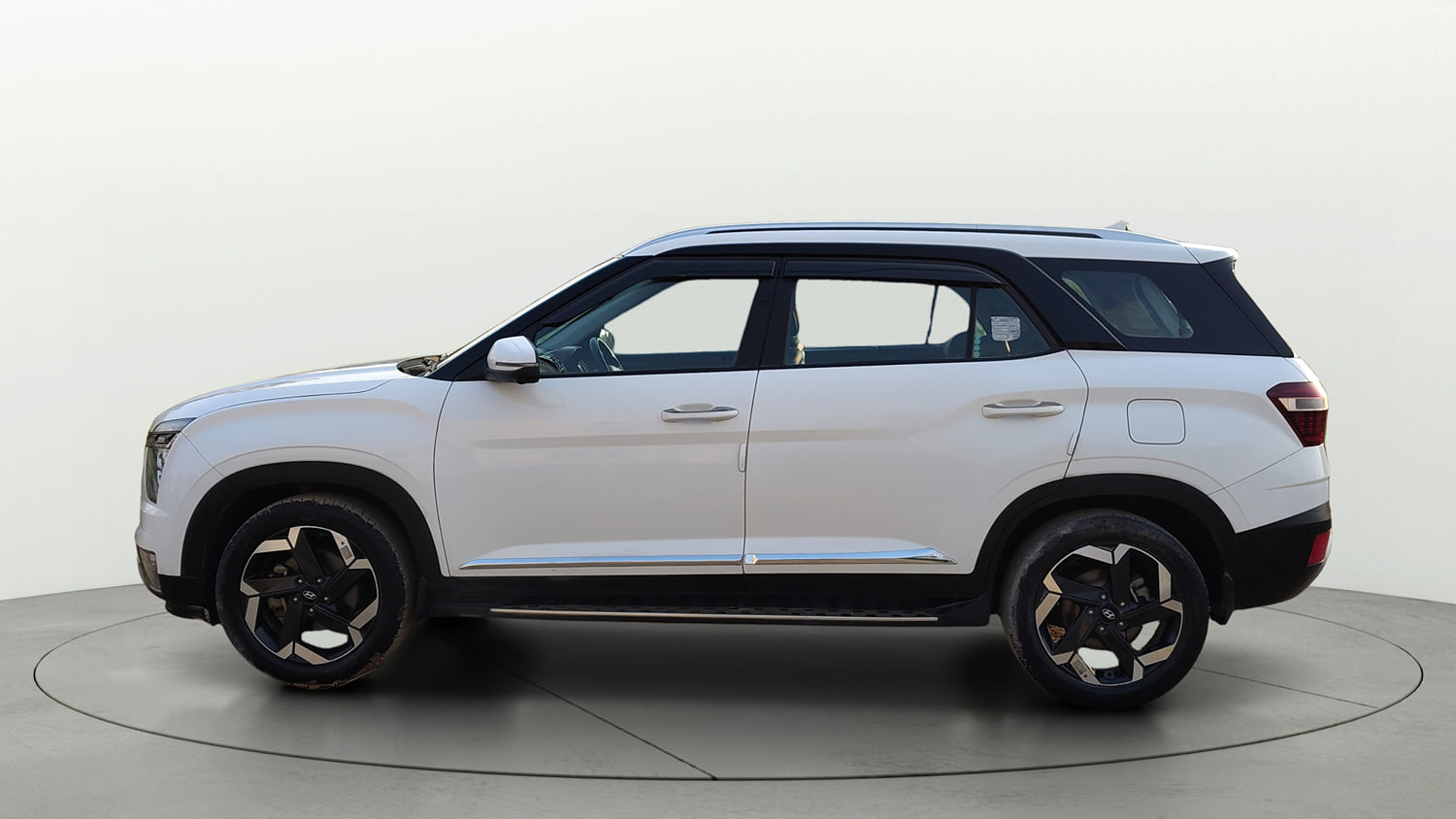 Used 2022 Hyundai Alcazar Signature (O) 6 STR 1.5 Diesel AT Diesel Automatic exterior LEFT SIDE VIEW
