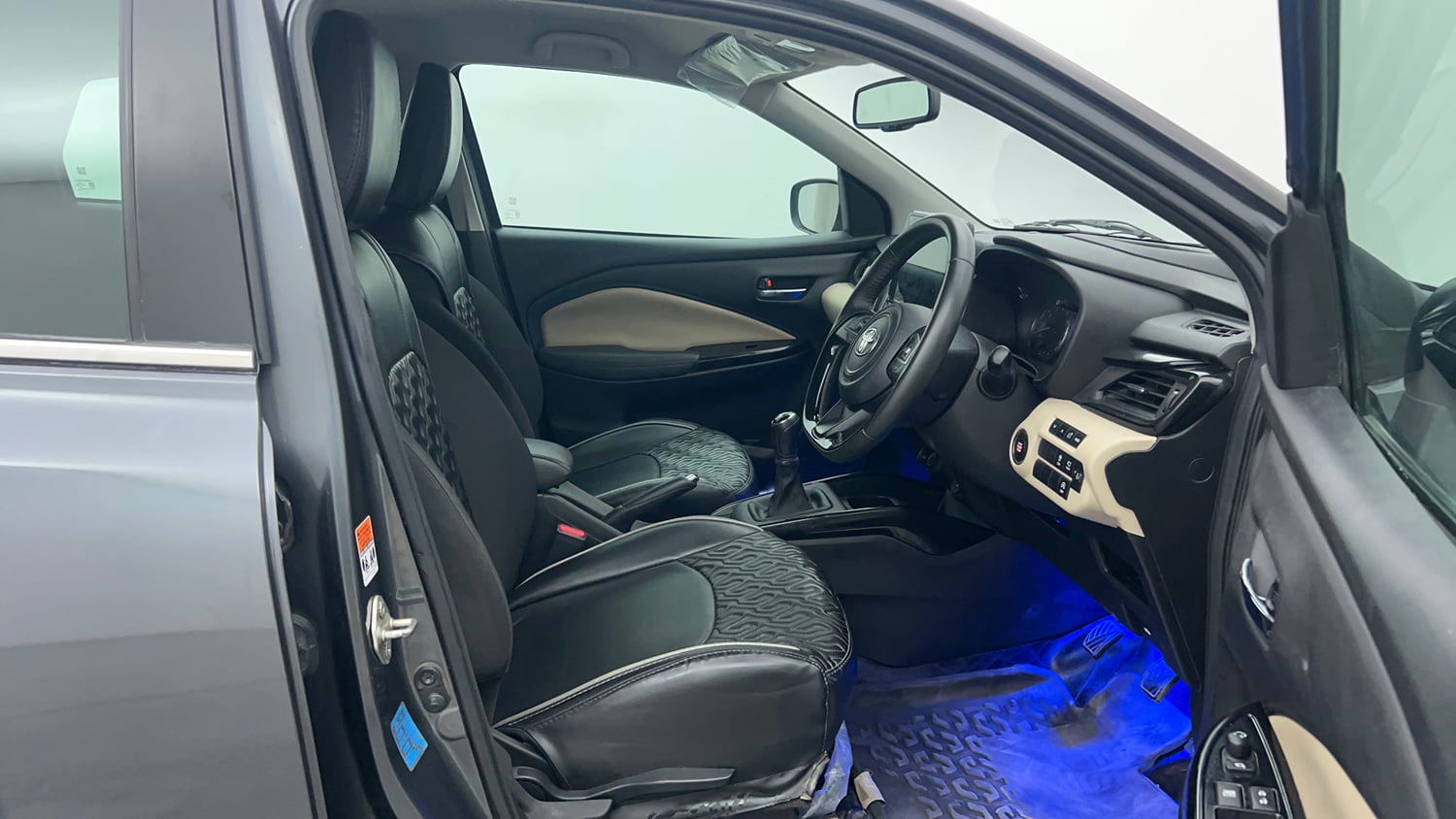 Used 2023 Toyota Glanza V Petrol Manual interior RIGHT SIDE FRONT DOOR CABIN VIEW
