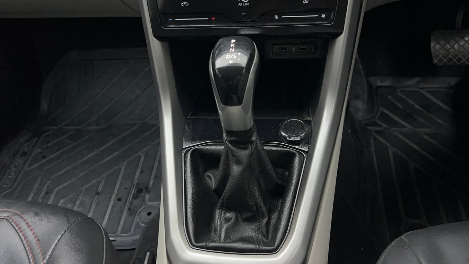 Used 2022 Volkswagen Taigun Highline 1.0 TSI AT Petrol Automatic interior GEAR  KNOB VIEW
