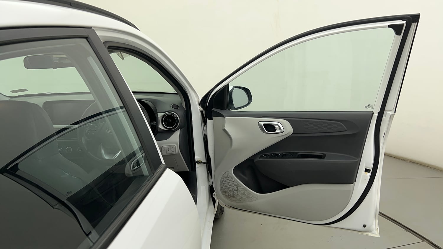Used 2024 Hyundai Grand i10 Nios Sportz 1.2 Hy-CNG Duo Cng Manual interior RIGHT FRONT DOOR OPEN VIEW