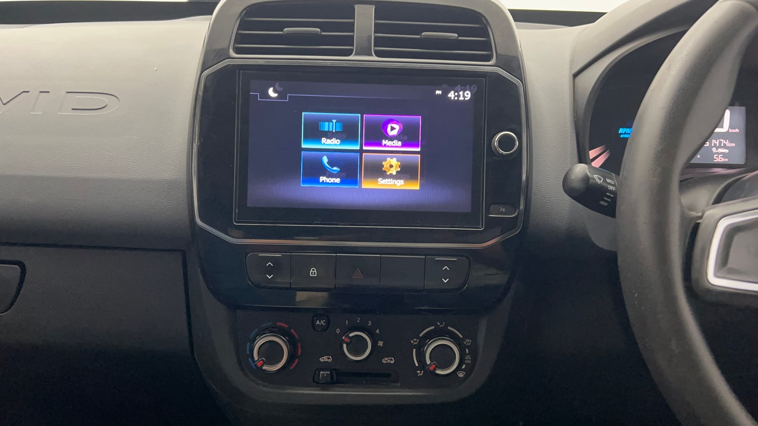 Used 2022 Renault Kwid RXT 1.0 (O) Petrol Manual top_features Integrated (in-dash) music system