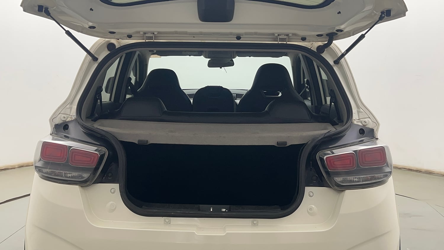 Used 2018 Mahindra KUV100 NXT K6 Plus 6 STR Petrol Manual interior DICKY INSIDE VIEW