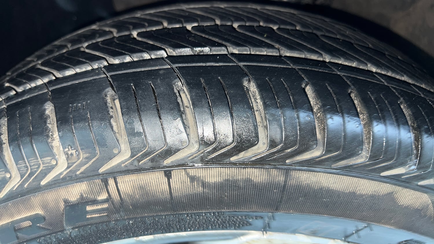 Used 2018 Hyundai Elite i20 Asta 1.2 (O) Petrol Manual tyres LEFT FRONT TYRE TREAD VIEW