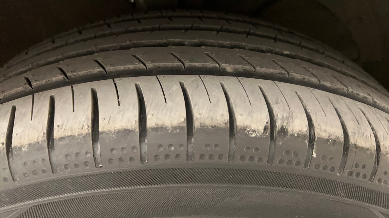 Used 2016 Maruti Suzuki Baleno Alpha 1.2 Petrol Manual tyres RIGHT FRONT TYRE TREAD VIEW