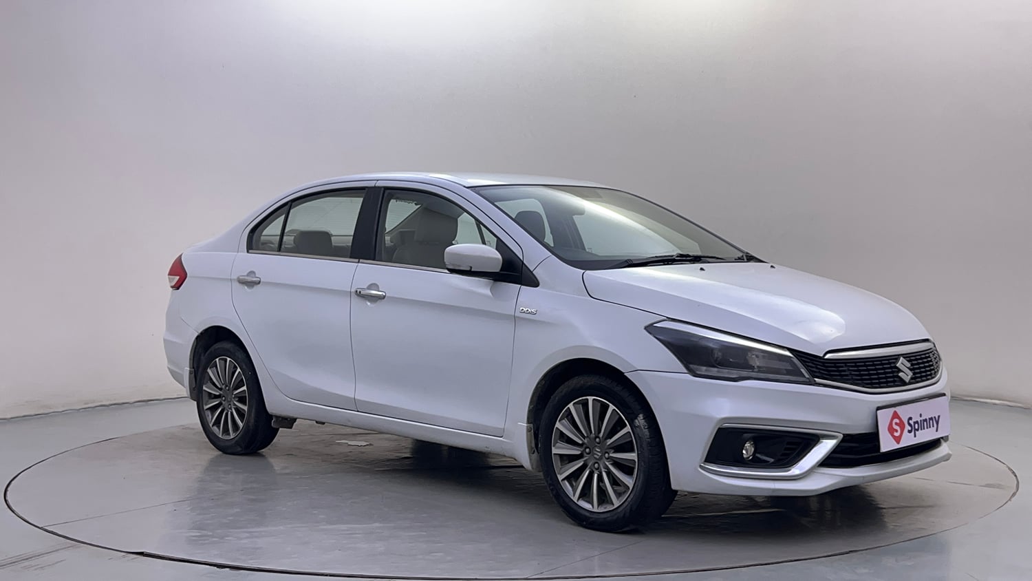 Used 2018 Maruti Suzuki Ciaz Alpha 1.3 Diesel Diesel Manual exterior RIGHT FRONT CORNER VIEW