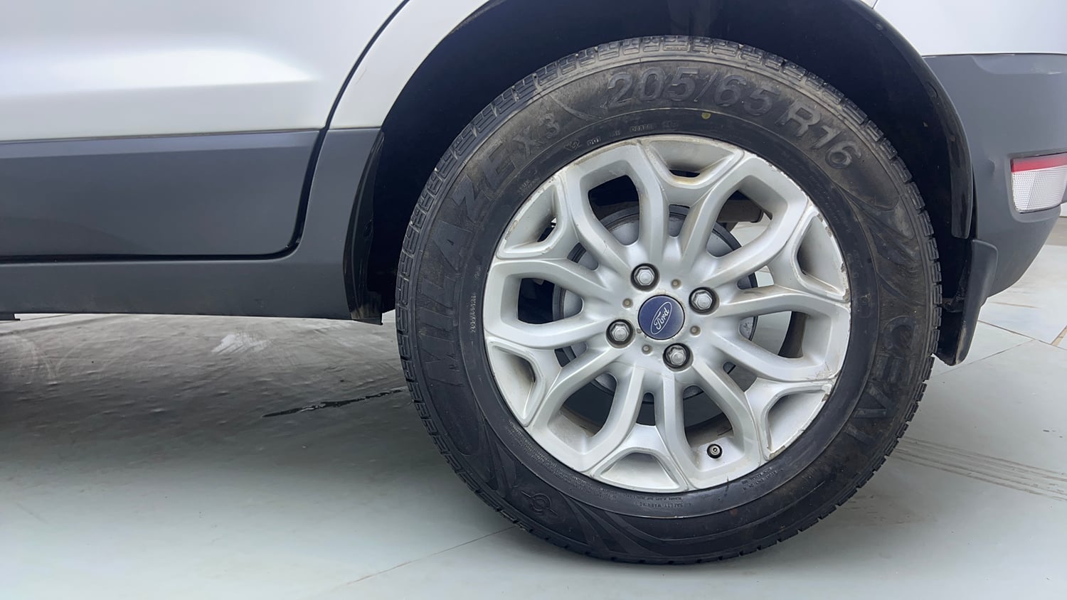 Used 2016 Ford EcoSport Titanium 1.5L Ti-VCT Petrol Manual tyres LEFT REAR TYRE RIM VIEW