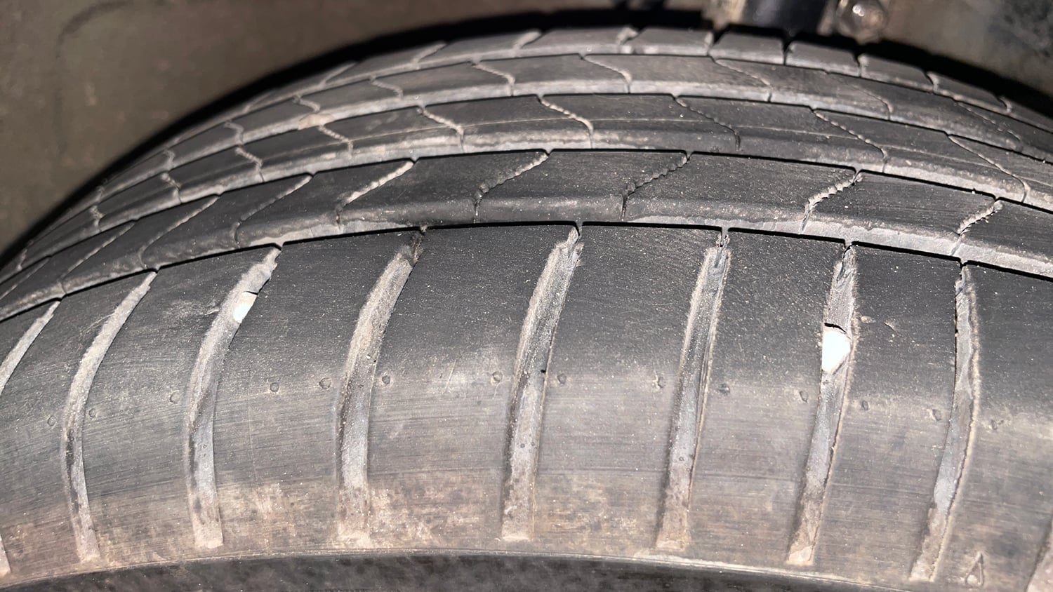 Used 2017 Maruti Suzuki Dzire ZXi AMT Petrol Automatic tyres RIGHT FRONT TYRE TREAD VIEW