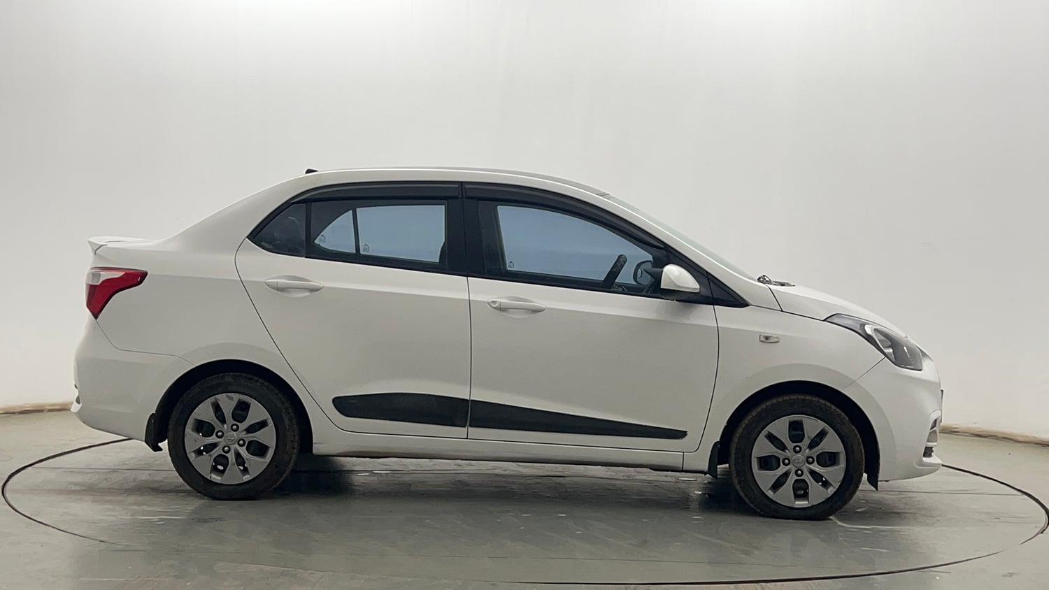 Used 2020 Hyundai Xcent S Petrol Manual exterior RIGHT SIDE VIEW