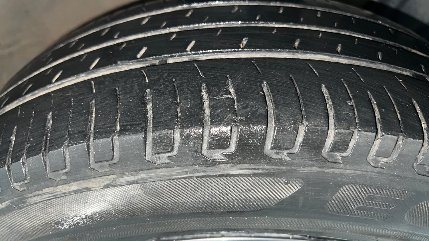 Used 2020 Hyundai Elite i20 Sportz Plus 1.2 Petrol Manual tyres RIGHT FRONT TYRE TREAD VIEW