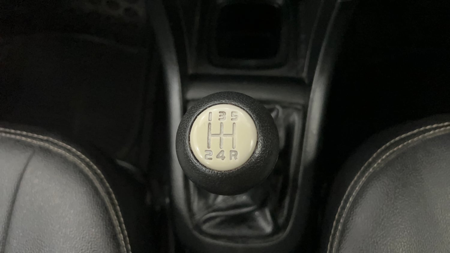Used 2012 Maruti Suzuki Swift VXi Petrol Manual interior GEAR  KNOB VIEW
