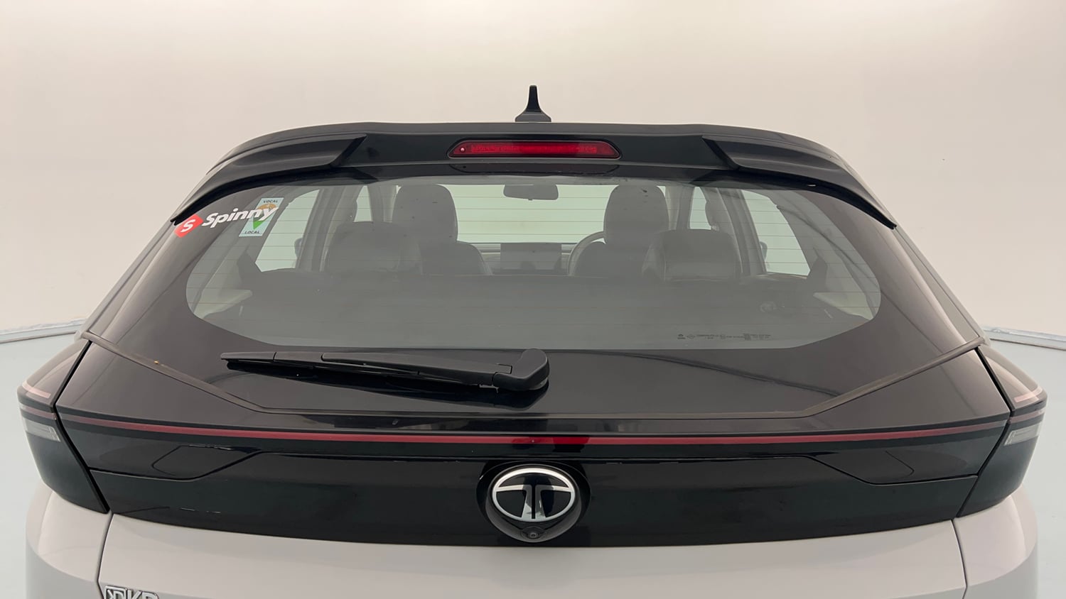 Used 2025 Tata Altroz Accomplished S Diesel 5MT Diesel Manual exterior BACK WINDSHIELD VIEW