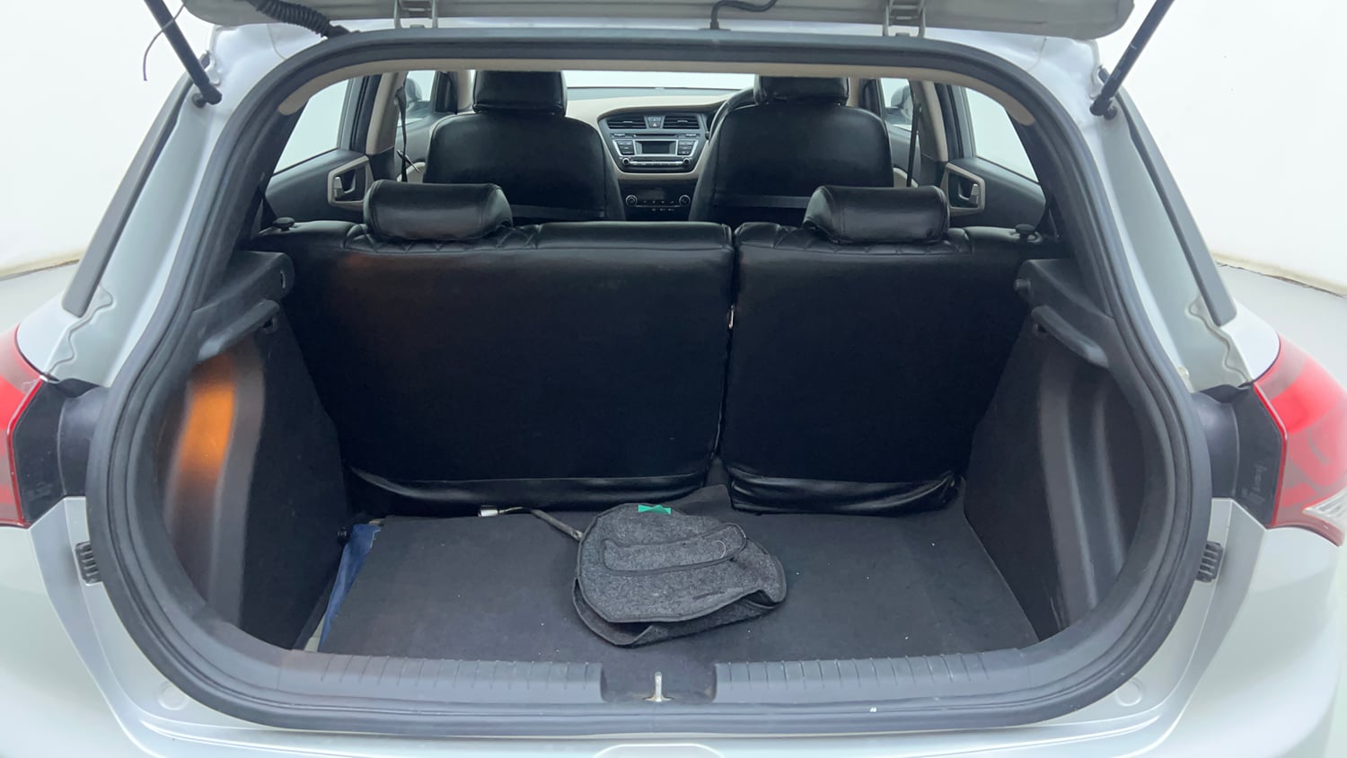 Used 2015 Hyundai Elite i20 Asta 1.2 Petrol Manual interior DICKY INSIDE VIEW