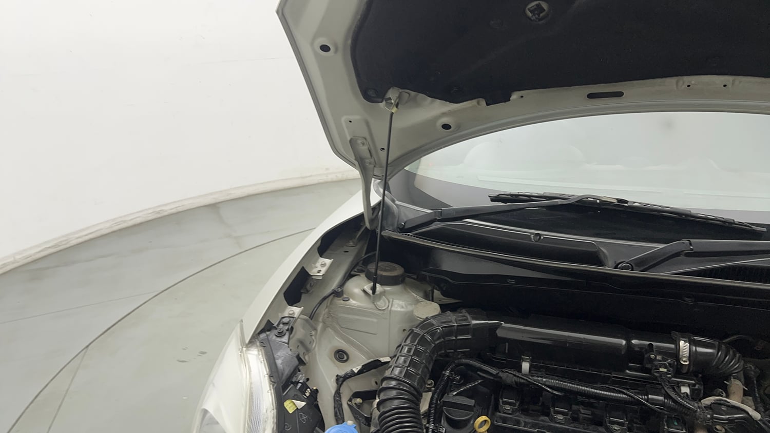 Used 2021 Maruti Suzuki Swift VXi Petrol Manual engine ENGINE RIGHT SIDE HINGE & APRON VIEW
