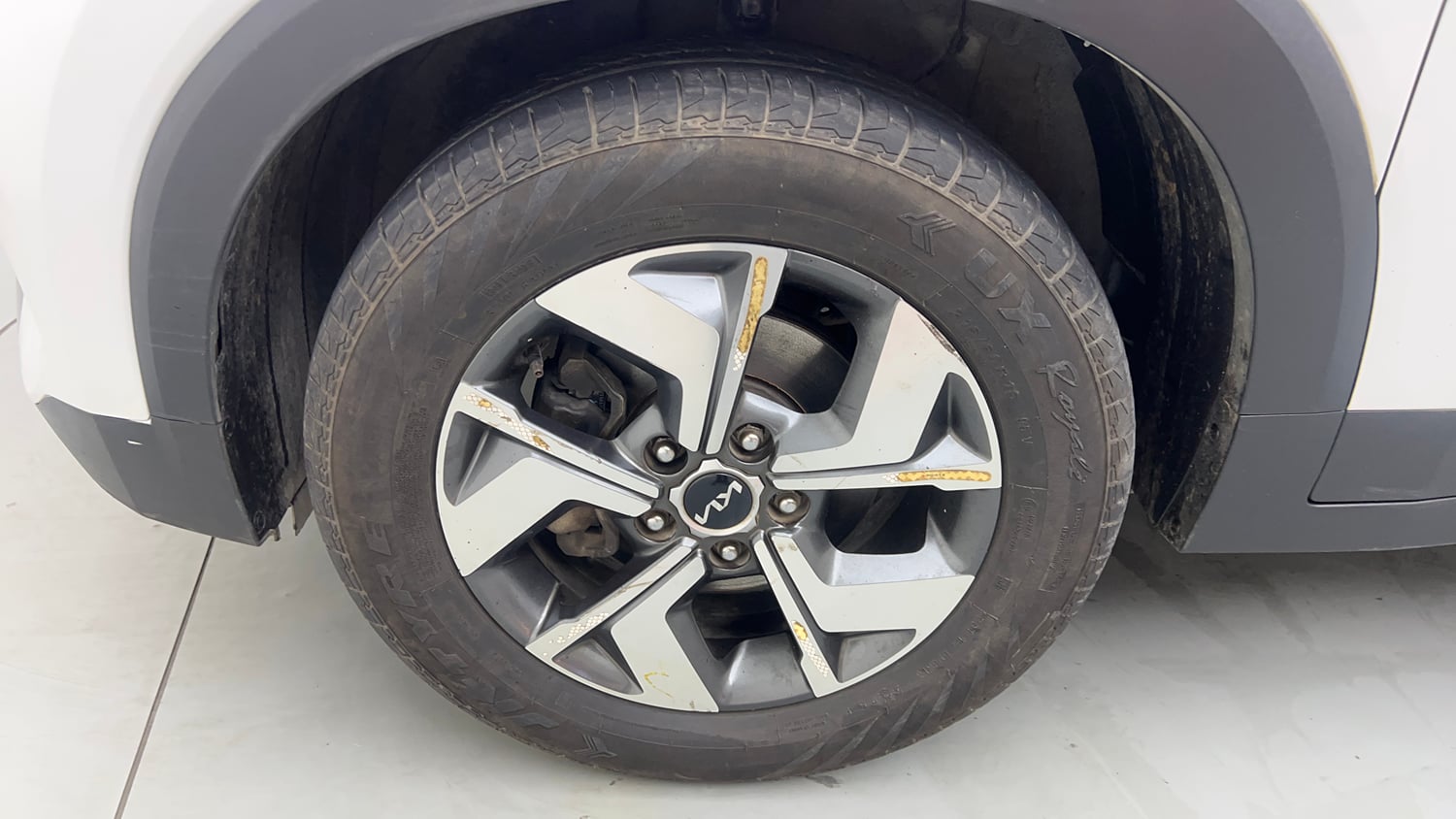 Used 2023 Kia Sonet HTX 1.5 Diesel Manual tyres LEFT FRONT TYRE RIM VIEW