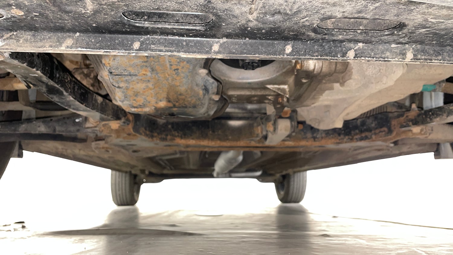 Used 2021 Renault Kiger RXT 1.0 Turbo MT Petrol Manual extra FRONT LEFT UNDERBODY VIEW