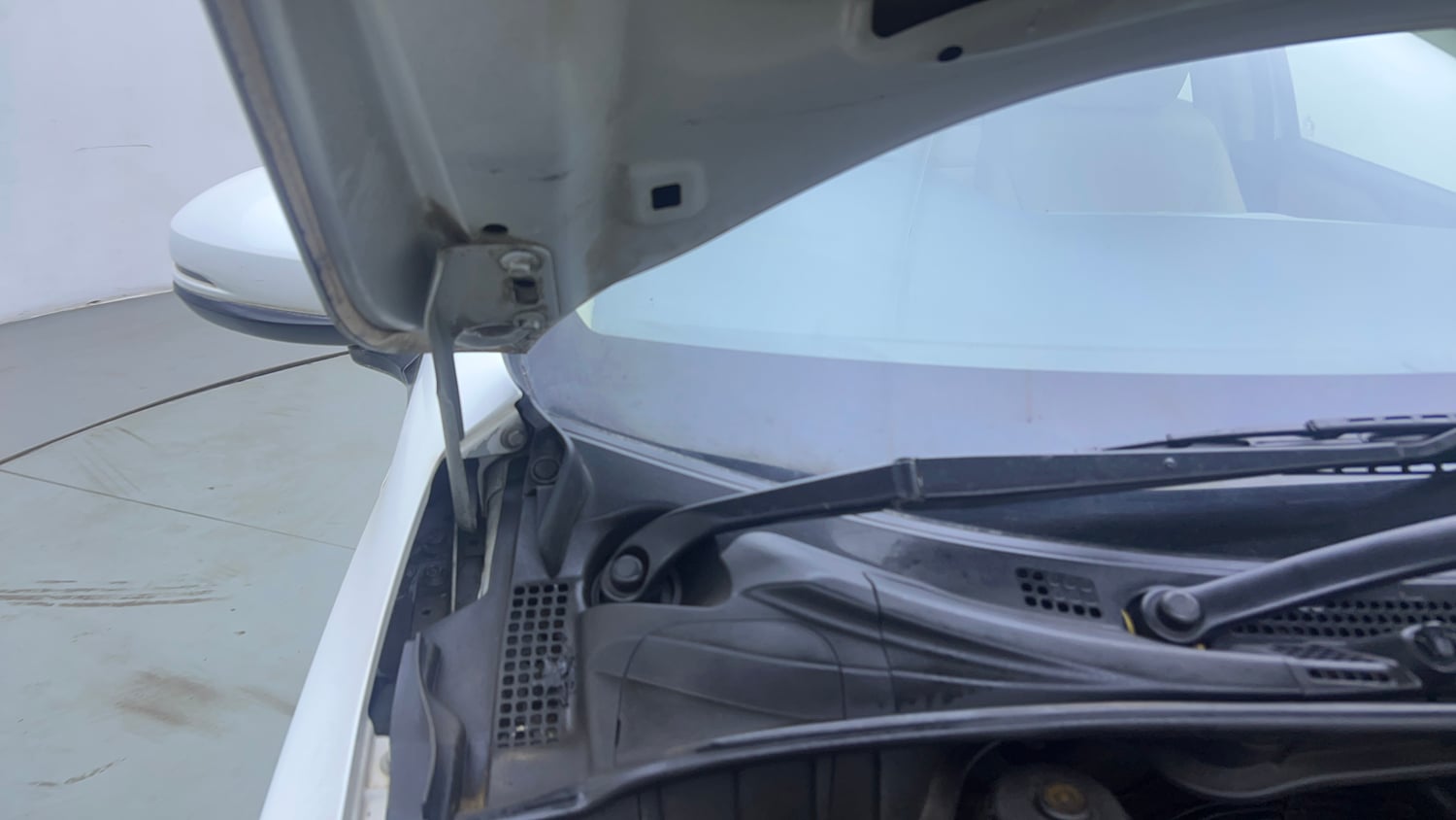 Used 2020 Honda City ZX CVT Petrol Petrol Automatic engine ENGINE RIGHT SIDE HINGE & APRON VIEW