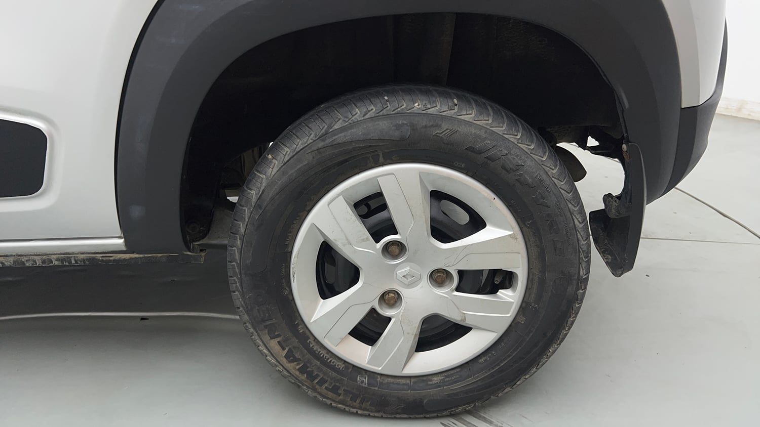 Used 2019 Renault Kwid RXL Petrol Manual tyres LEFT REAR TYRE RIM VIEW