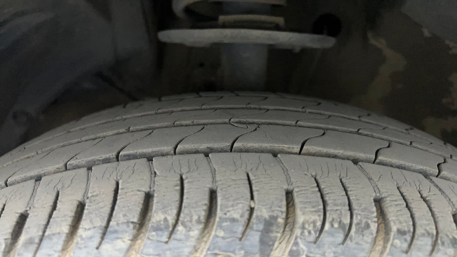 Used 2023 Maruti Suzuki XL6 Zeta AT Petrol Petrol Automatic tyres LEFT FRONT TYRE TREAD VIEW