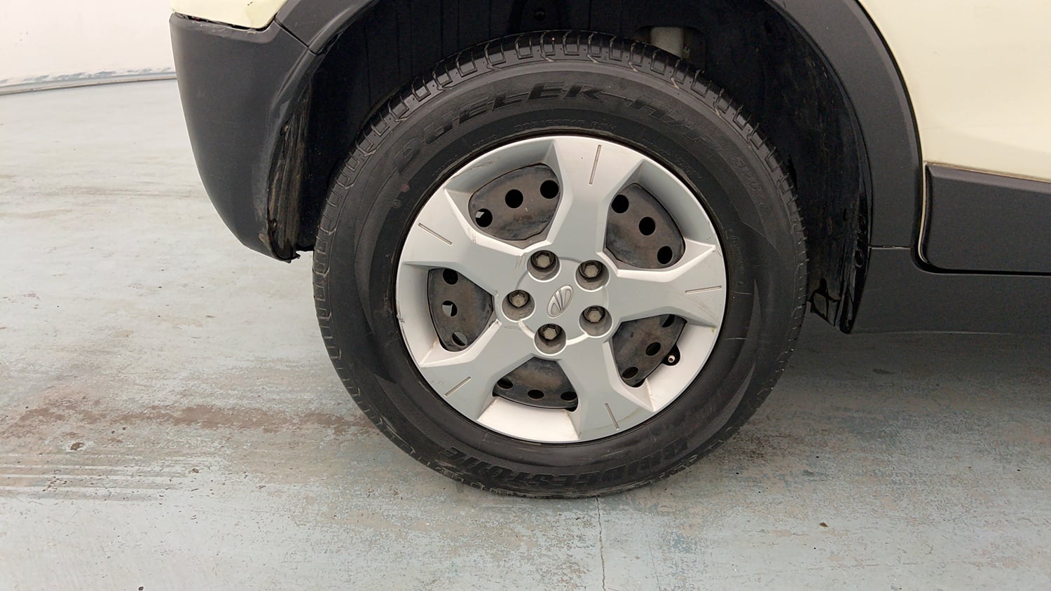 Used 2021 Mahindra XUV 300 W6 1.2 Petrol Petrol Manual tyres RIGHT REAR TYRE RIM VIEW