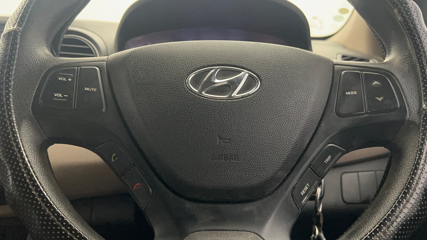 Used 2020 Hyundai Xcent S Petrol Manual top_features Steering mounted controls