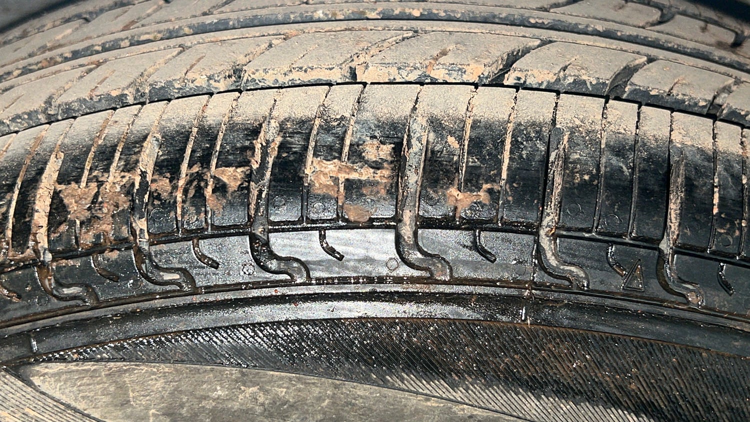 Used 2015 Maruti Suzuki Celerio ZXi AMT Petrol Automatic tyres RIGHT REAR TYRE TREAD VIEW